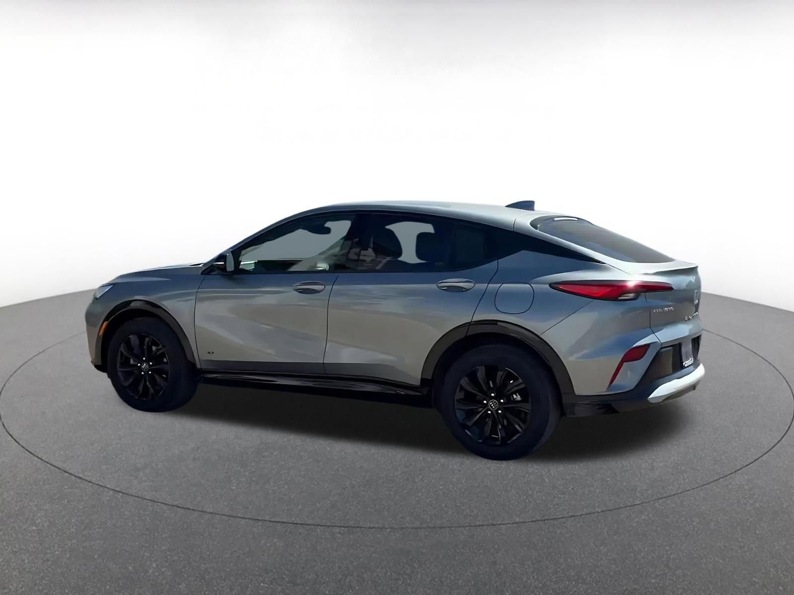 Used 2025 Buick Envista Sport Touring image 9