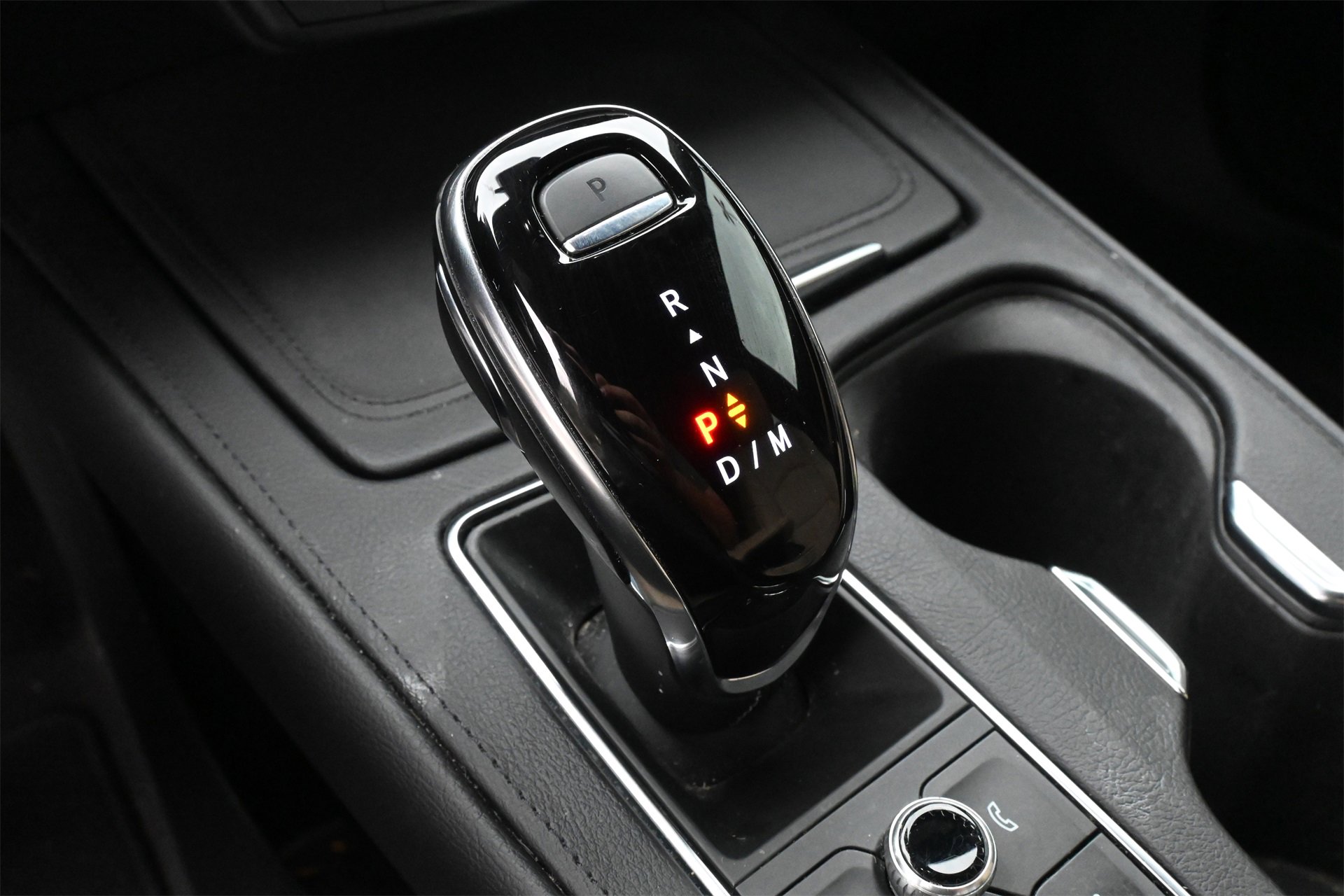 Certified 2024 Cadillac XT4 Luxury w/ Cold Weather Package image 14