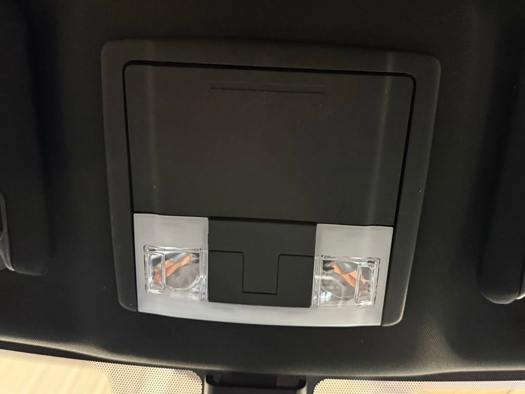 Used 2018 Ford Explorer XLT w/ Equipment Group 202A AWD/4WD image 21