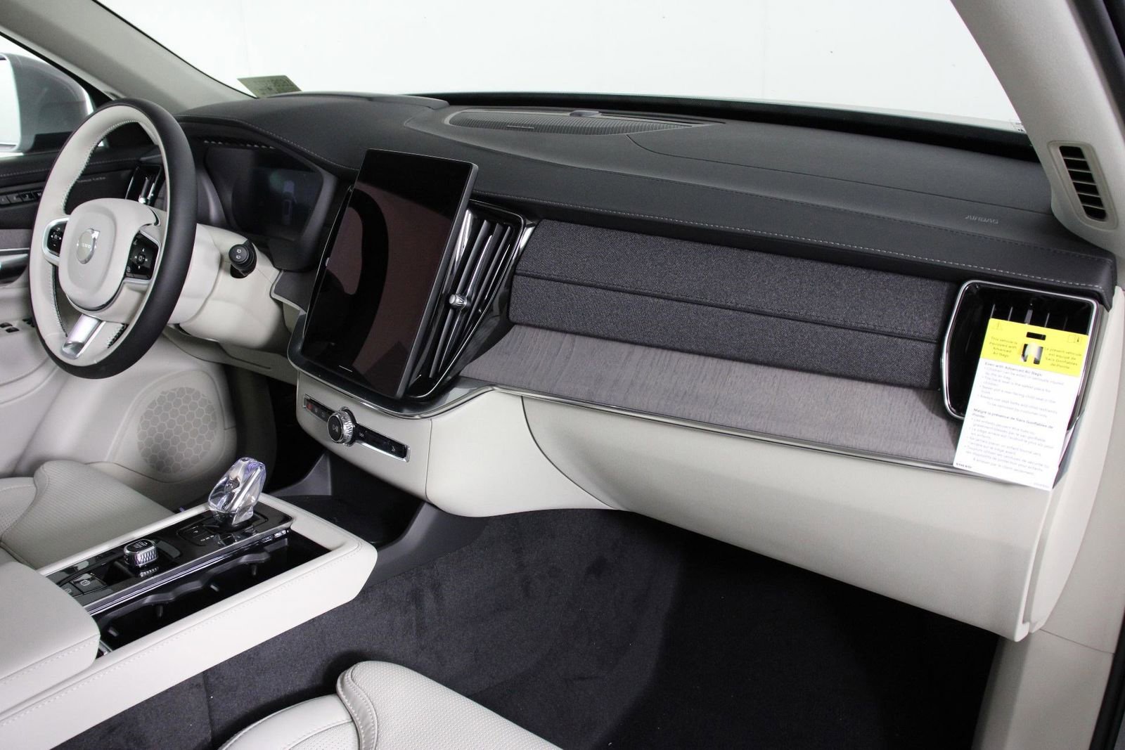 New 2026 Volvo XC90 T8 Ultra w/ Protection Package Premier image 9