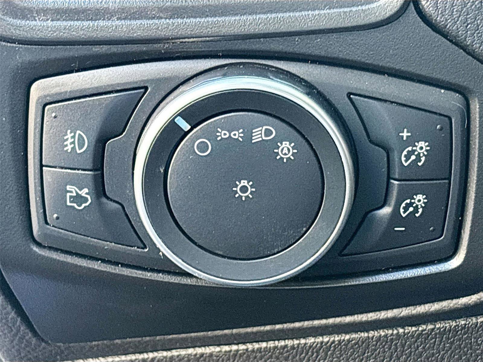 Used 2018 Ford Focus SE w/ SE Appearance Package image 11