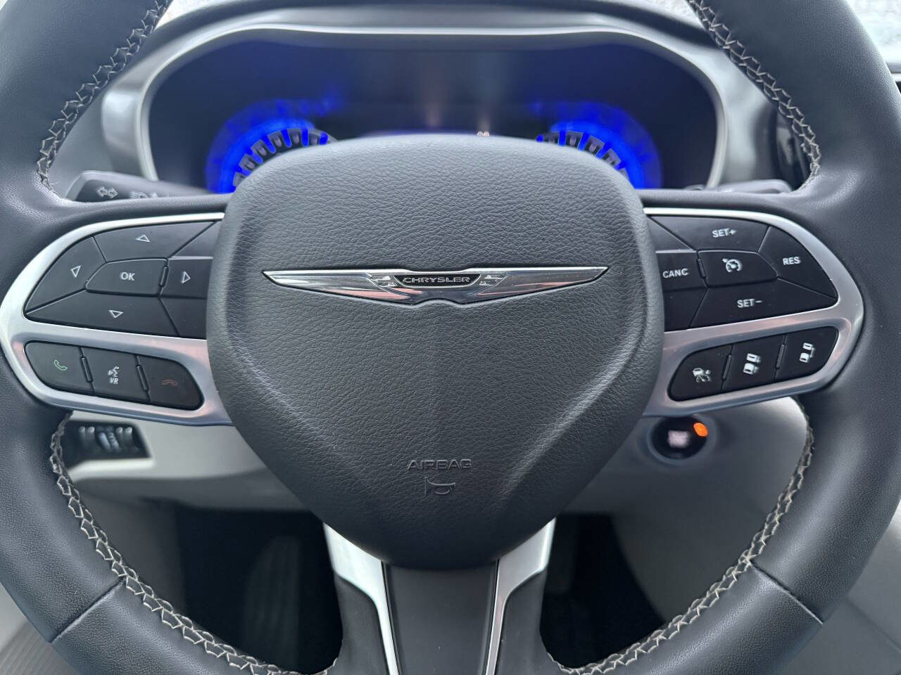 Used 2023 Chrysler Pacifica Touring-L image 23