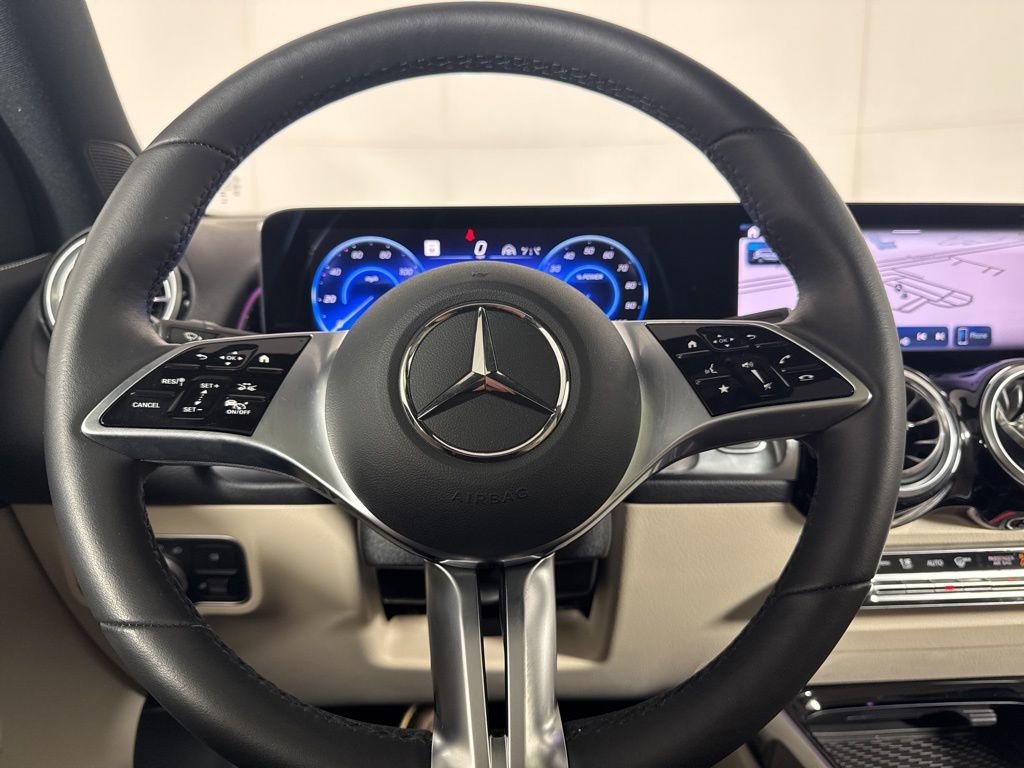 Used 2025 Mercedes-Benz EQB 300 4MATIC w/ Driver Assistance Package image 34