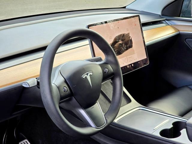 Used 2023 Tesla Model Y Performance image 10