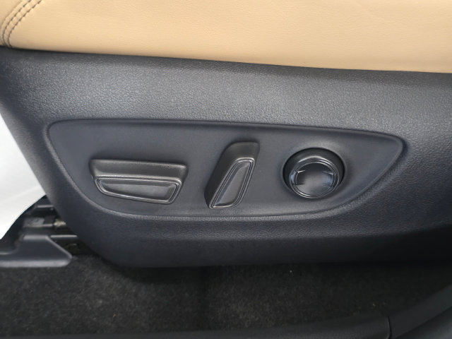 Used 2025 Toyota RAV4 Limited AWD/4WD image 13
