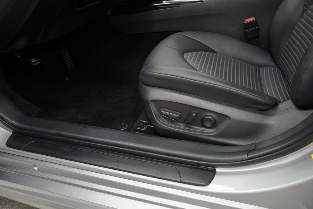 Used 2020 Toyota Camry SE FWD image 42