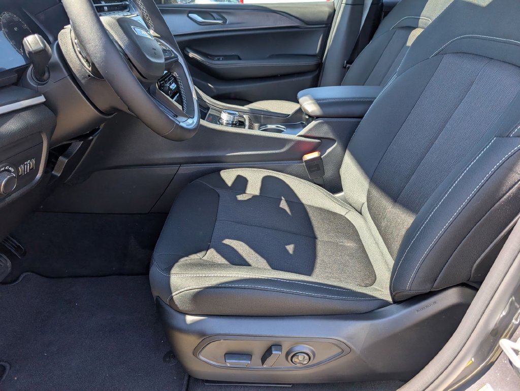 New 2026 Jeep Grand Cherokee Laredo X AWD/4WD image 12