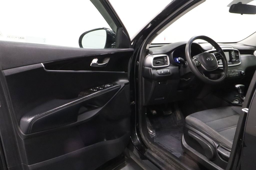 Used 2019 Kia Sorento AWD image 8