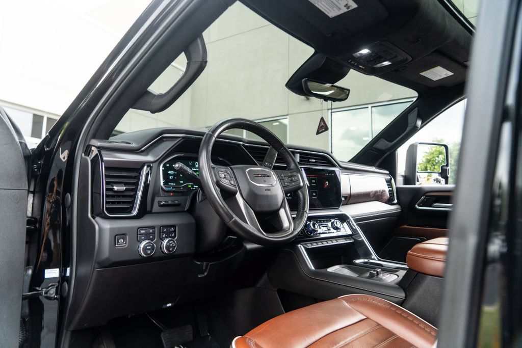 Used 2024 GMC Sierra 3500 Denali Ultimate AWD/4WD image 30