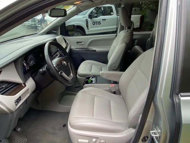 Used 2020 Toyota Sienna XLE w/ XLE Navigation Package AWD/4WD image 12