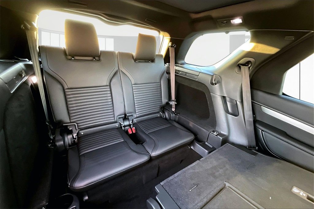 New 2025 Land Rover Discovery Dynamic SE image 10