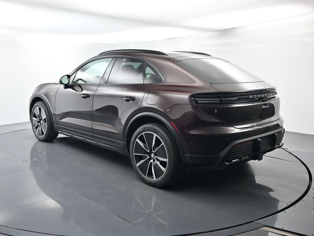 Certified 2025 Porsche Macan Electric image 3