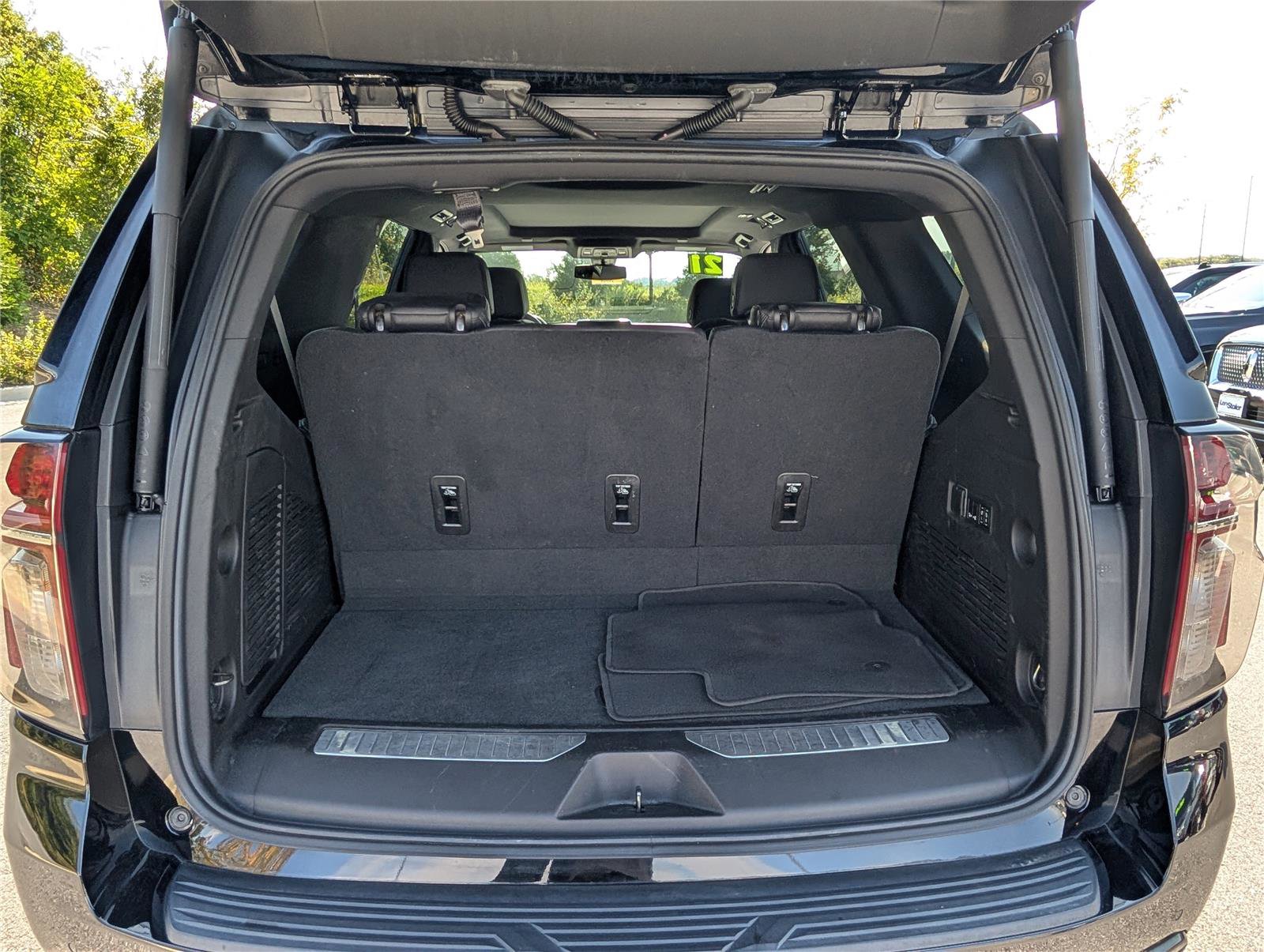 Used 2021 Chevrolet Tahoe RST w/ Luxury Package image 12