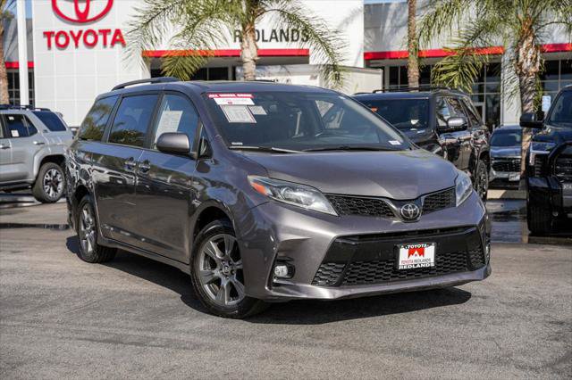 Certified 2019 Toyota Sienna SE Premium w/ Carpet Mat Package