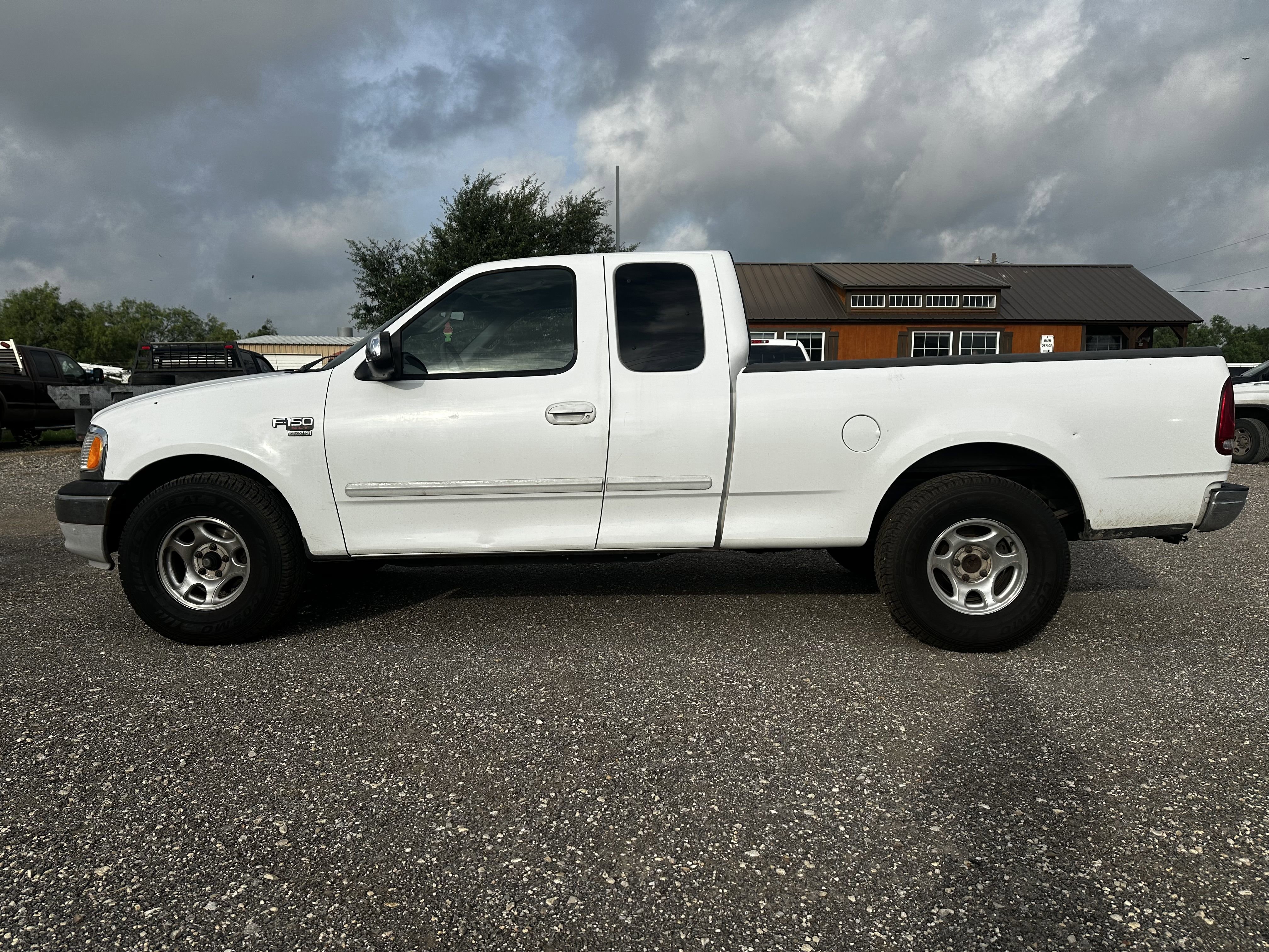 Used 2002 Ford F150 XL image 2