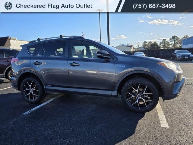 Used 2018 Toyota RAV4 SE image 10
