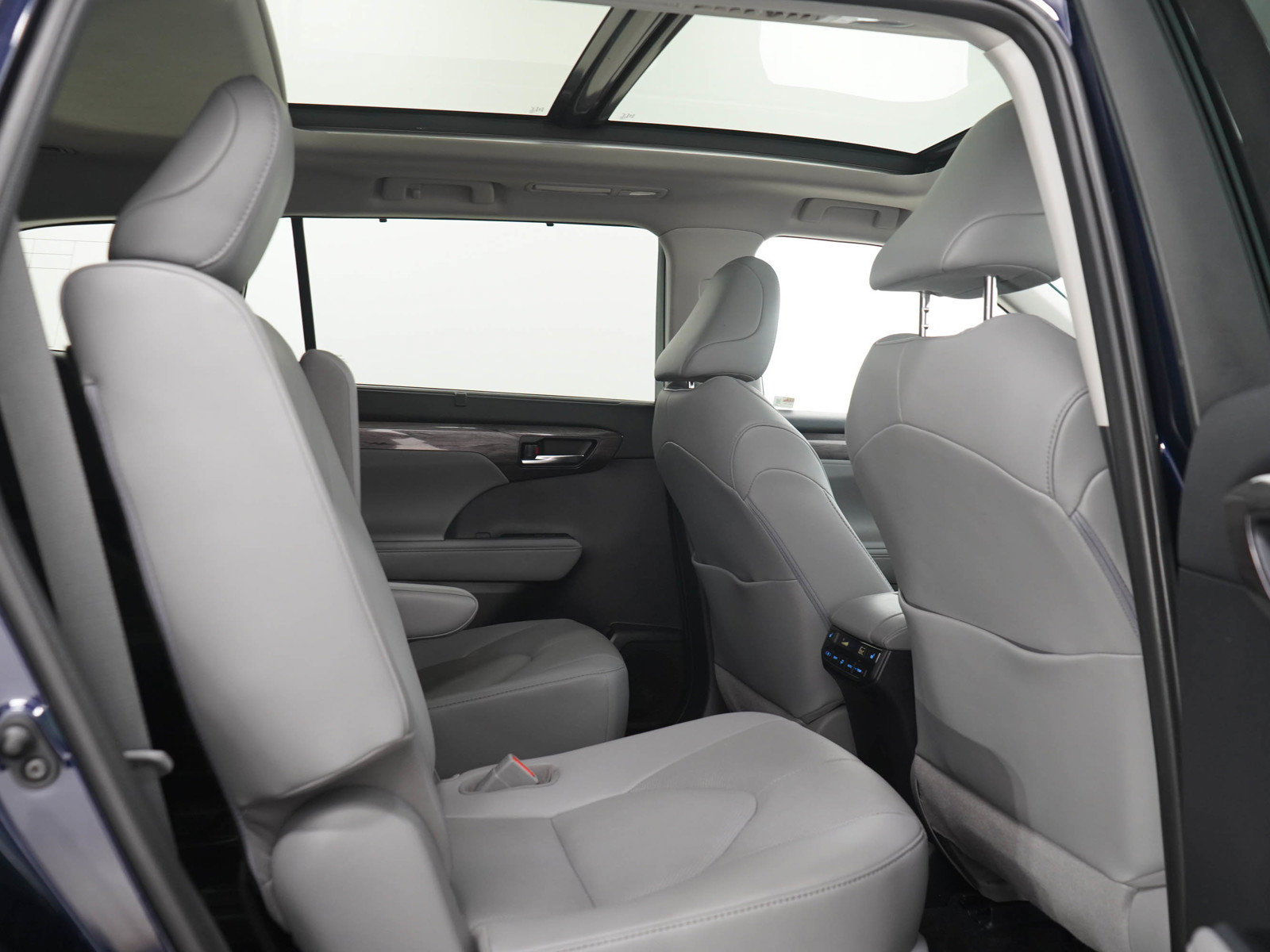 Used 2020 Toyota Highlander Platinum AWD/4WD image 14
