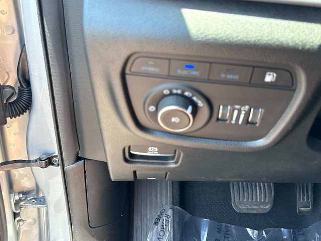 Used 2023 Jeep Grand Cherokee 4WD 4xe image 32
