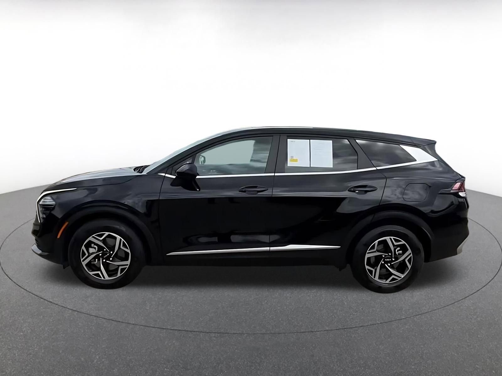 Used 2025 Kia Sportage LX image 9