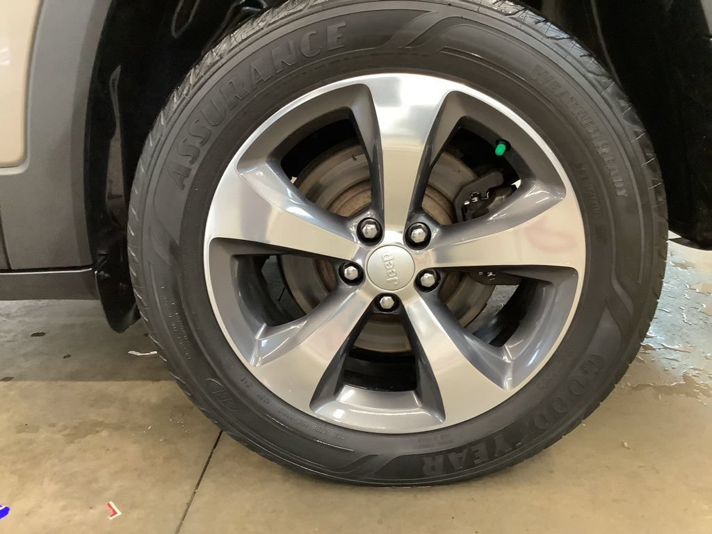 Used 2019 Jeep Cherokee Limited AWD/4WD image 23