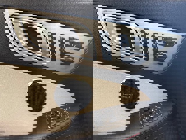 Used 2016 Mercedes-Benz SLK 300 image 8