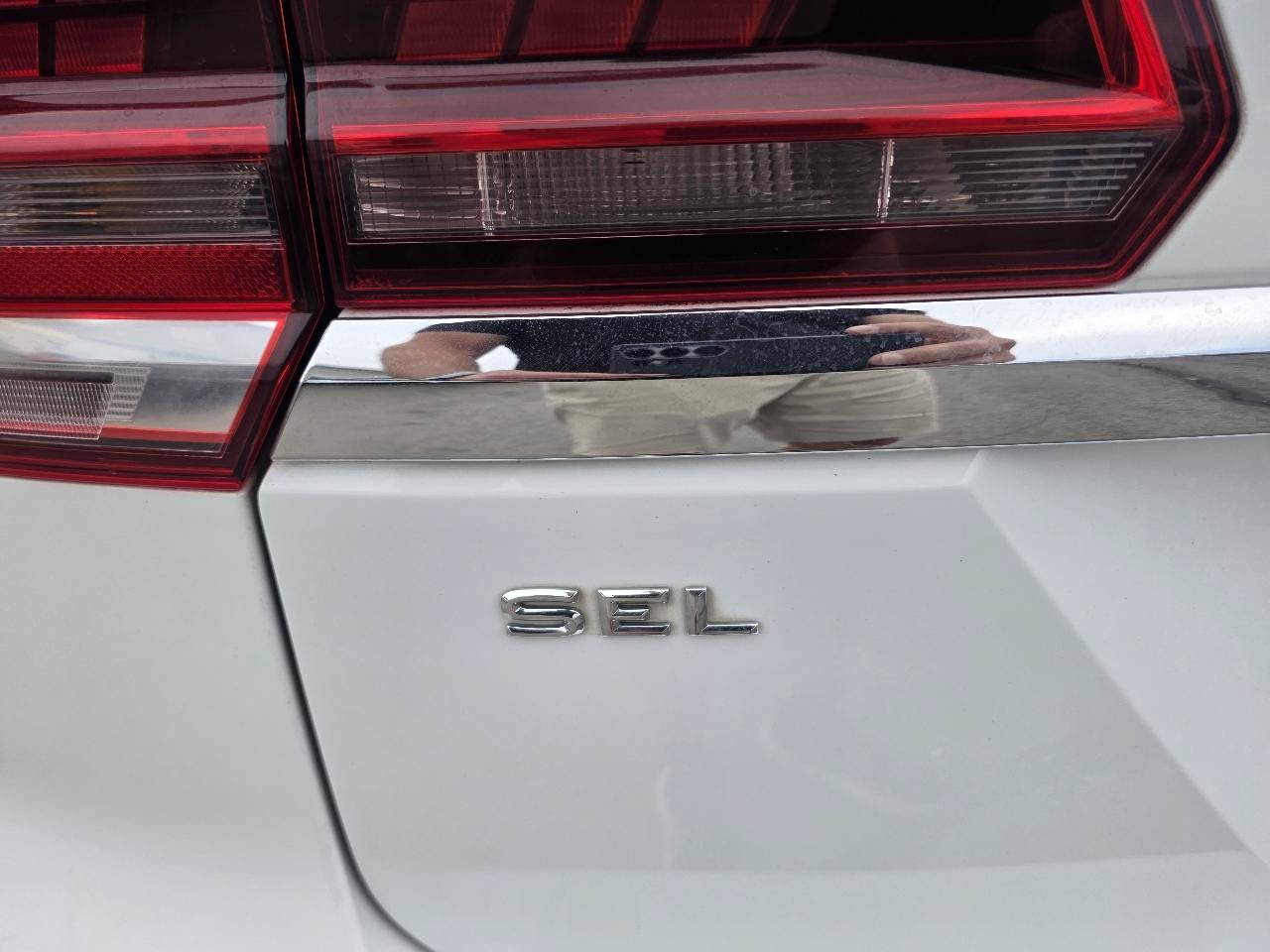 Used 2018 Volkswagen Atlas SEL Premium AWD/4WD image 3