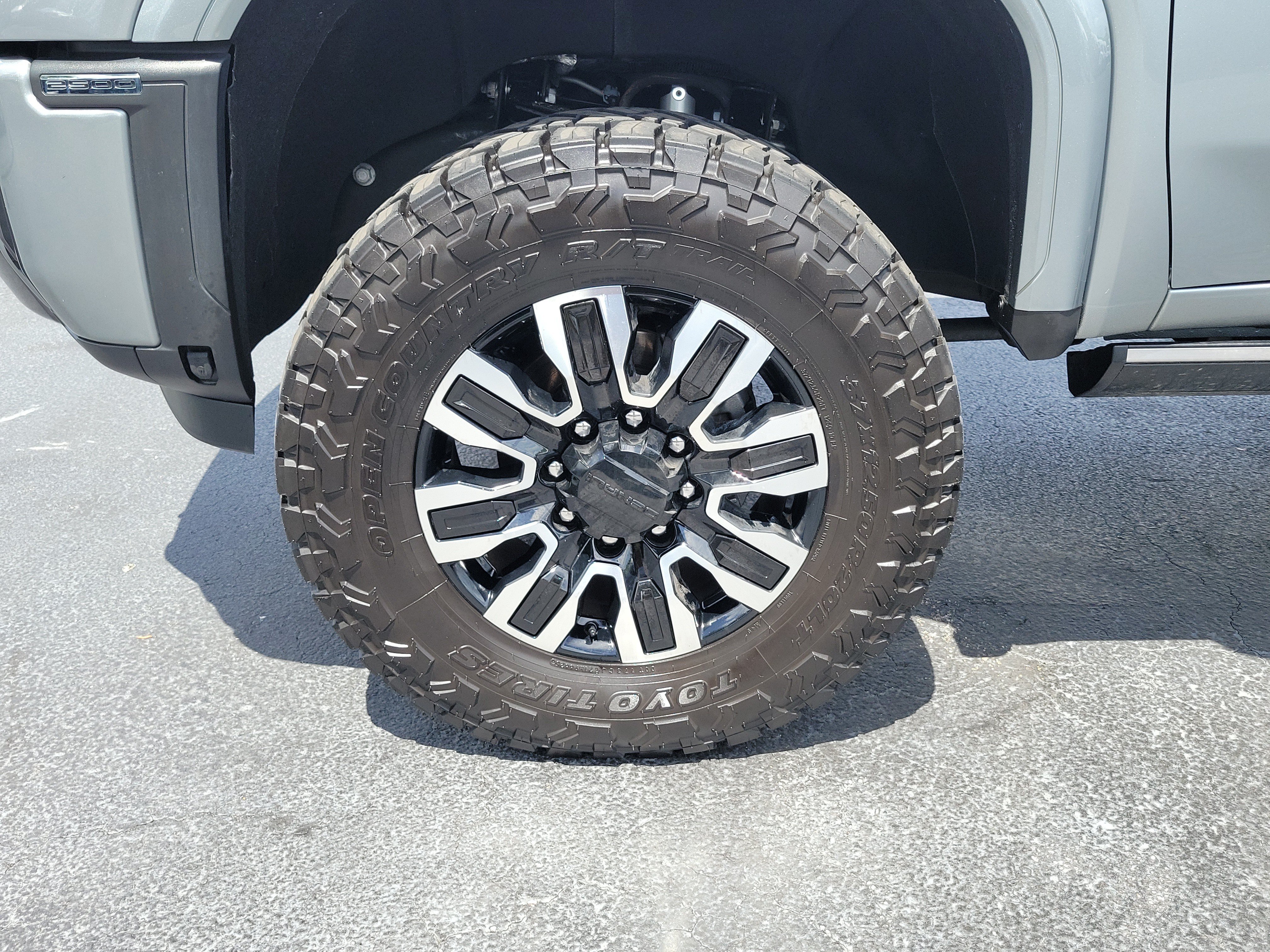 Used 2024 GMC Sierra 2500 Denali Ultimate AWD/4WD image 5