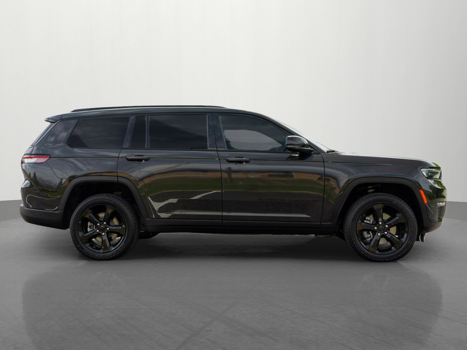 Used 2024 Jeep Grand Cherokee L Limited w/ Black Appearance Package AWD/4WD image 8