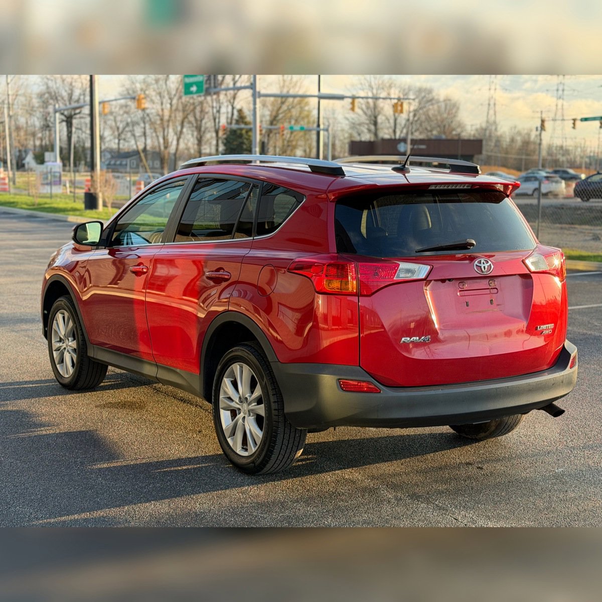 Used 2014 Toyota RAV4 Limited w/ Technology Package AWD/4WD image 3