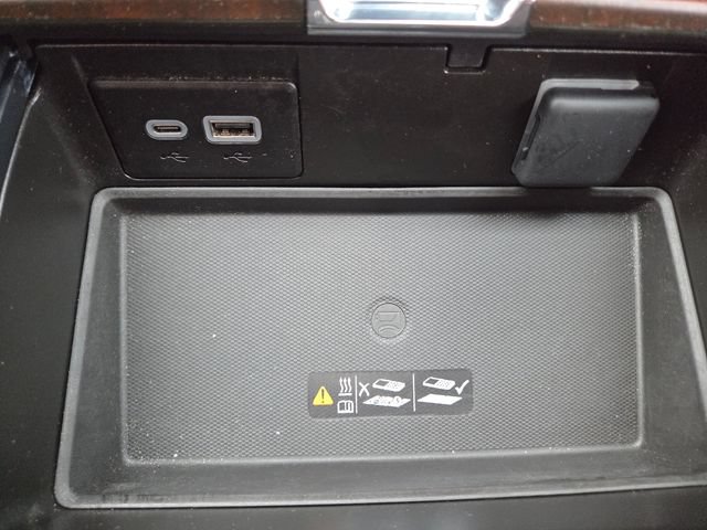 Used 2024 GMC Yukon Denali Ultimate AWD/4WD image 9