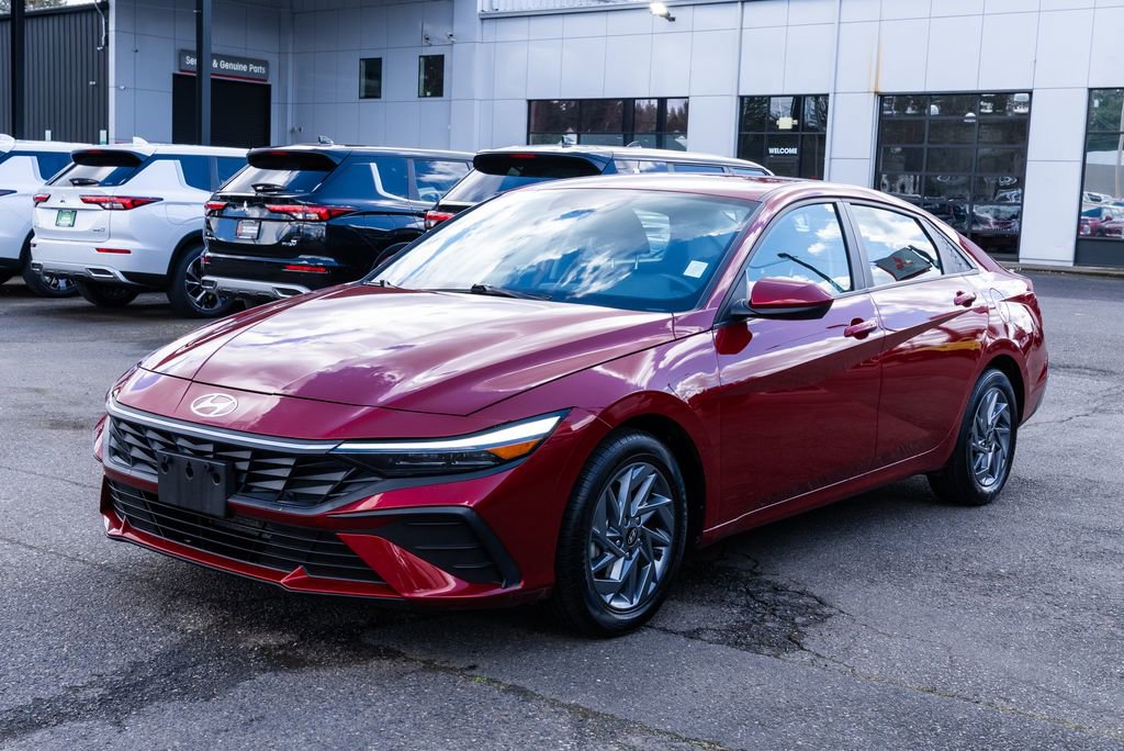 Used 2024 Hyundai Elantra SEL image 3
