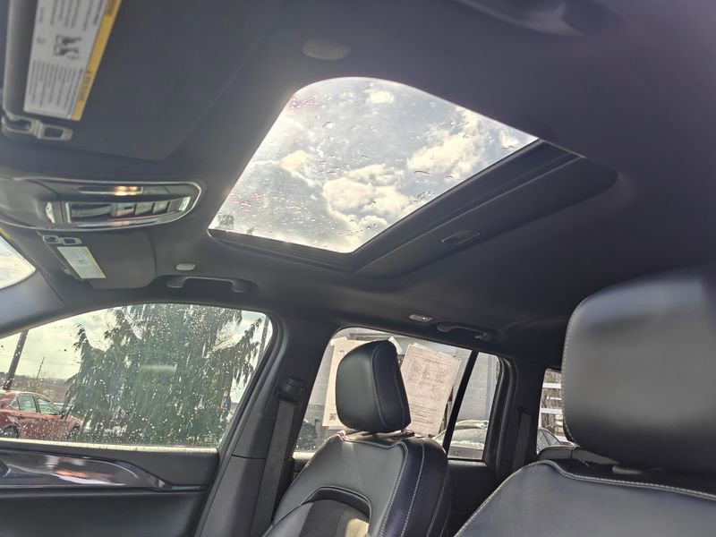 Used 2023 Jeep Grand Cherokee Altitude image 12