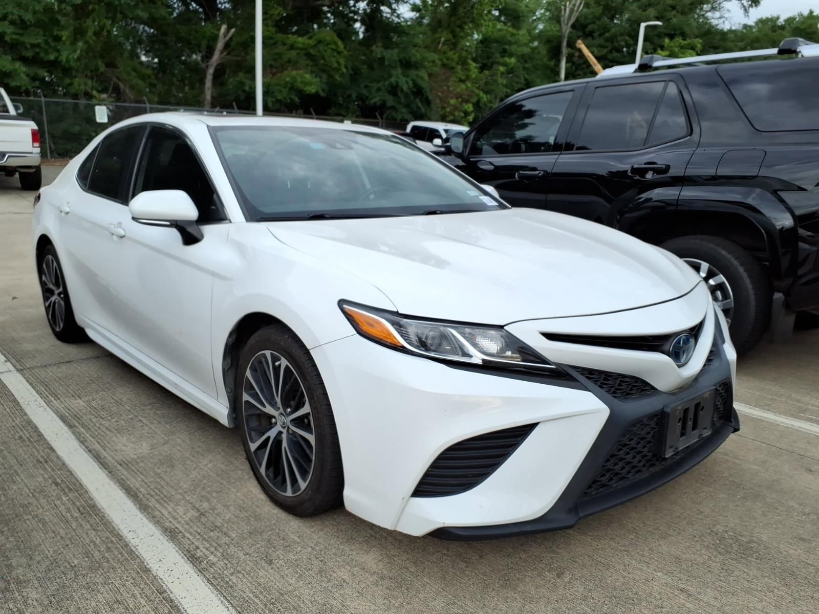 Certified 2019 Toyota Camry SE w/ Sunroof Package