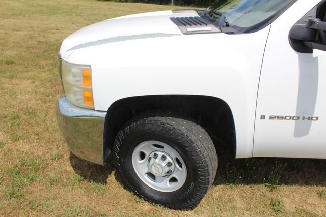 Used 2007 Chevrolet Silverado 2500 W/T AWD/4WD image 16