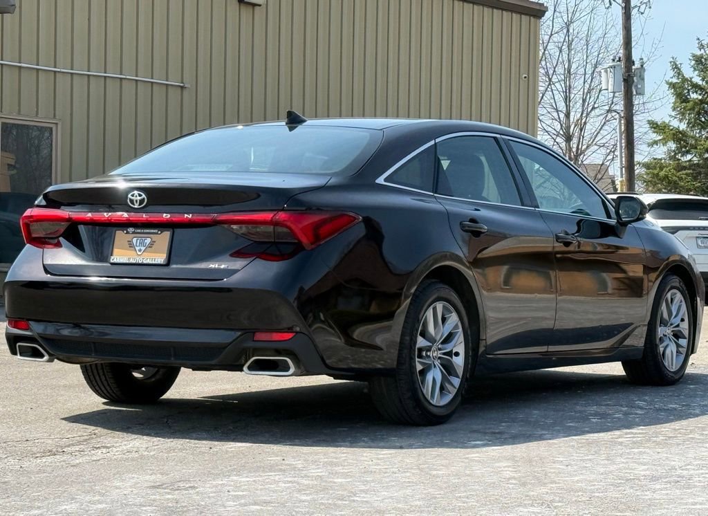 Used 2022 Toyota Avalon XLE FWD image 5