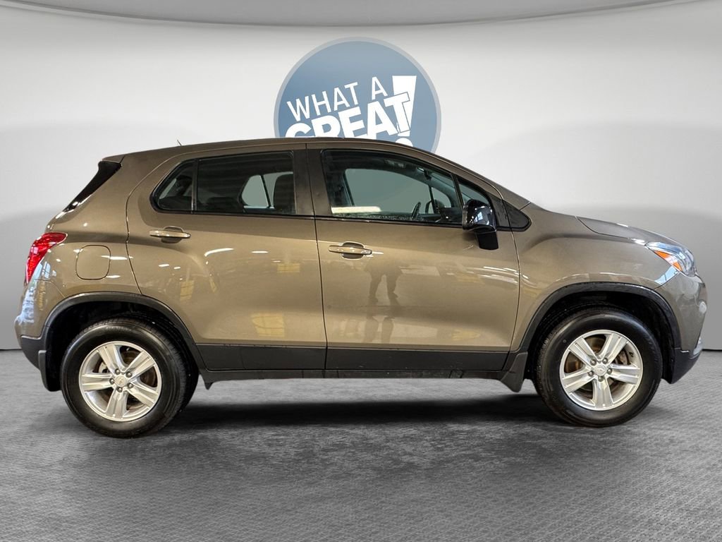 Used 2021 Chevrolet Trax LS w/ LPO, Protection Package AWD/4WD image 2