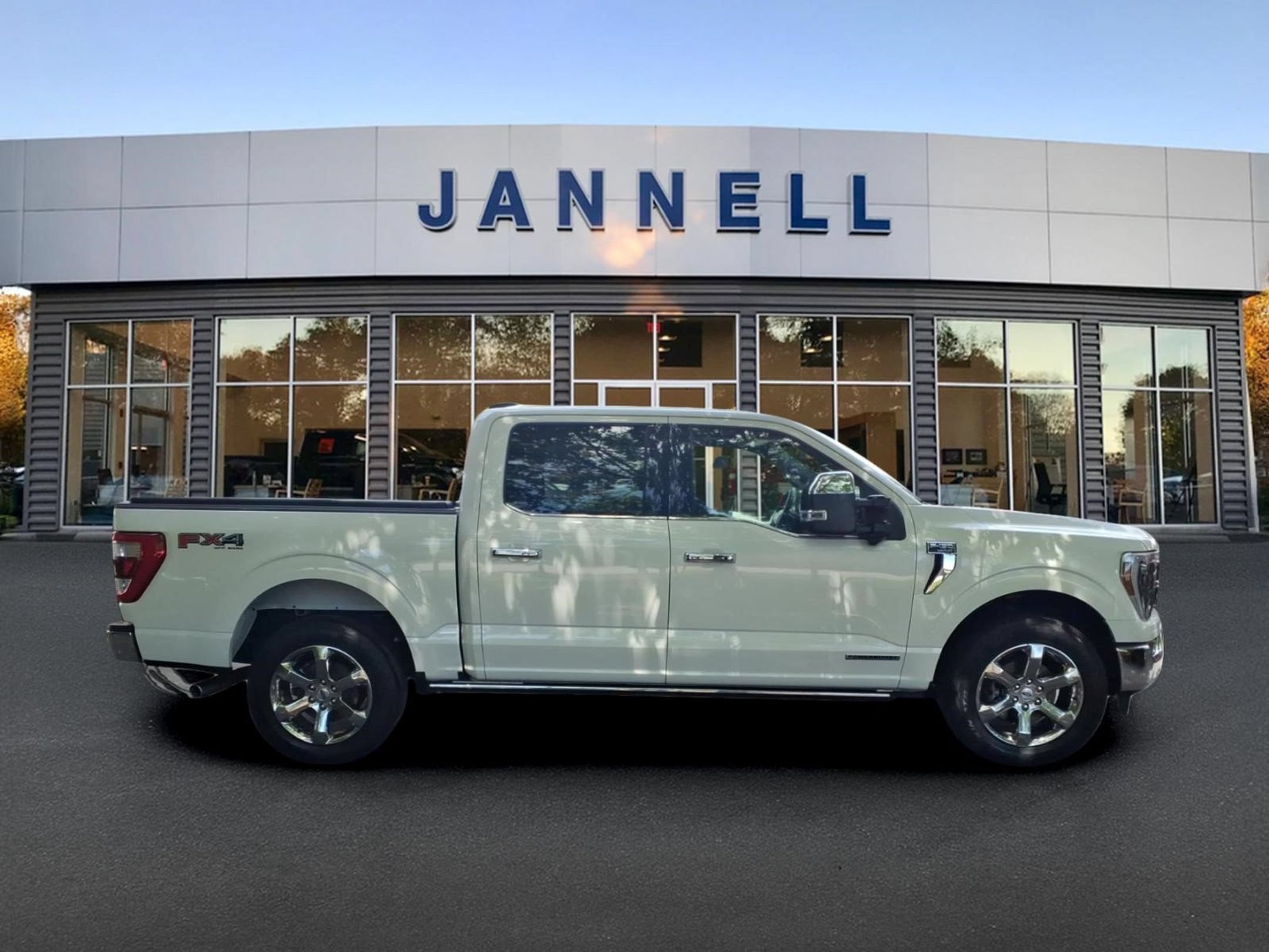 Used 2023 Ford F150 Lariat w/ Equipment Group 502A High AWD/4WD image 4