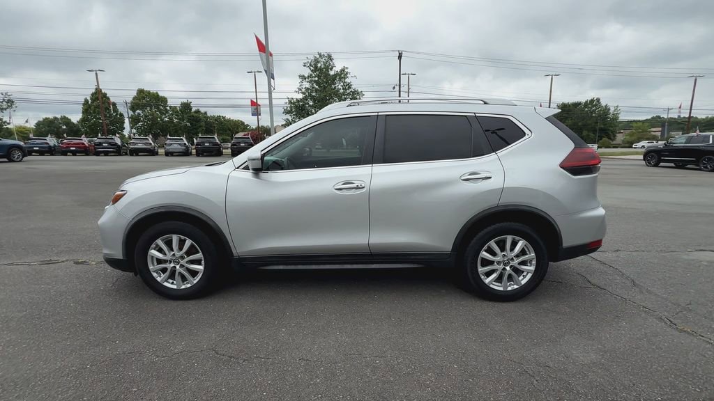 Used 2018 Nissan Rogue SV image 6