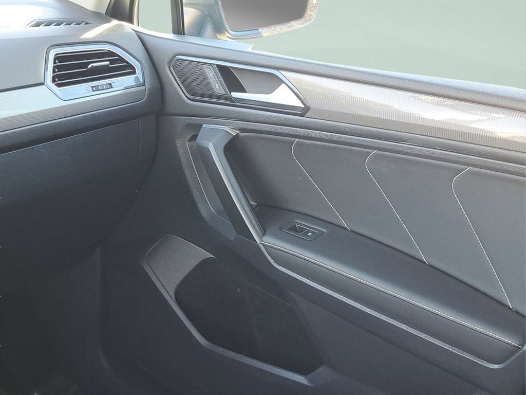 Used 2022 Volkswagen Tiguan SE image 18