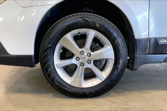 Used 2014 Subaru Outback 2.5i Limited w/ Moonroof Package AWD/4WD image 9
