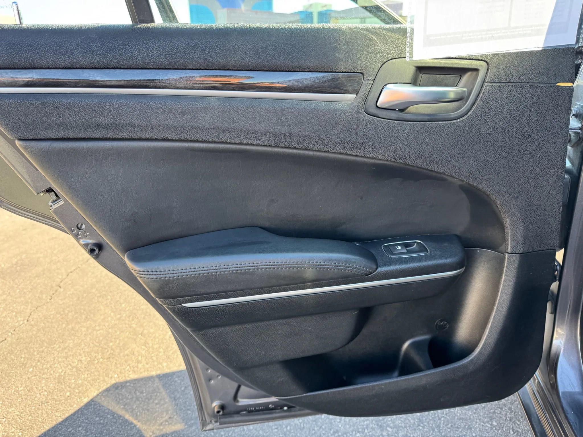 Used 2017 Chrysler 300 Limited image 15