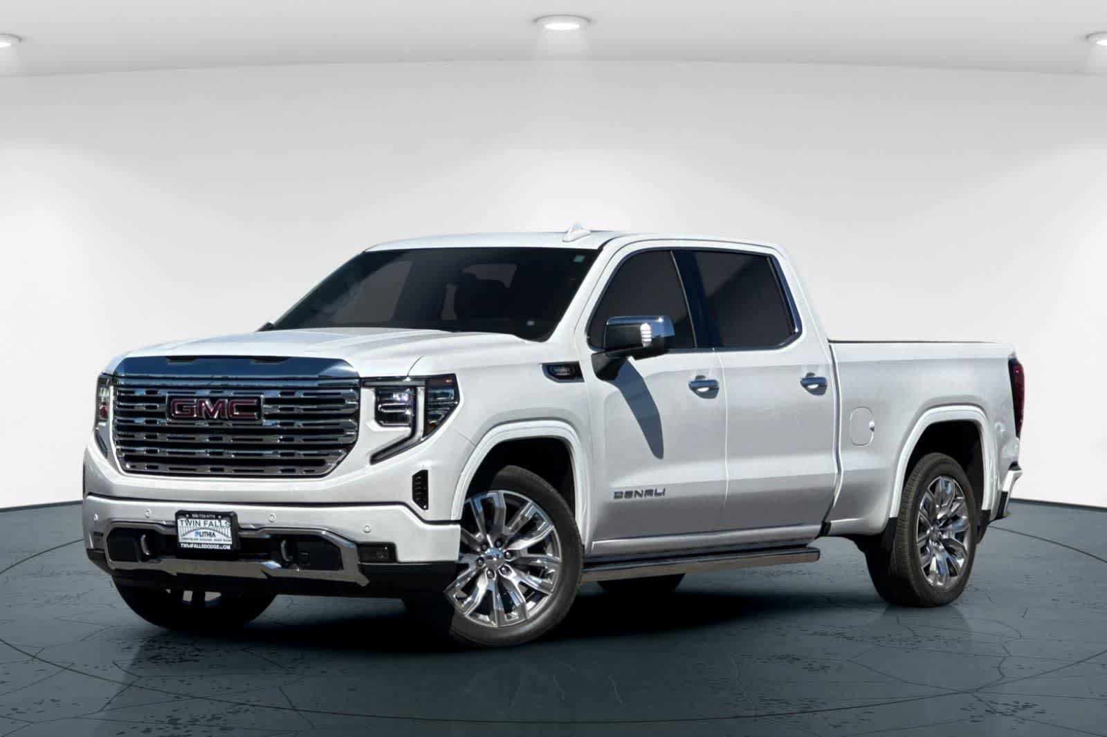 Used 2025 GMC Sierra 1500 Denali w/ Denali Reserve Package AWD/4WD image 1
