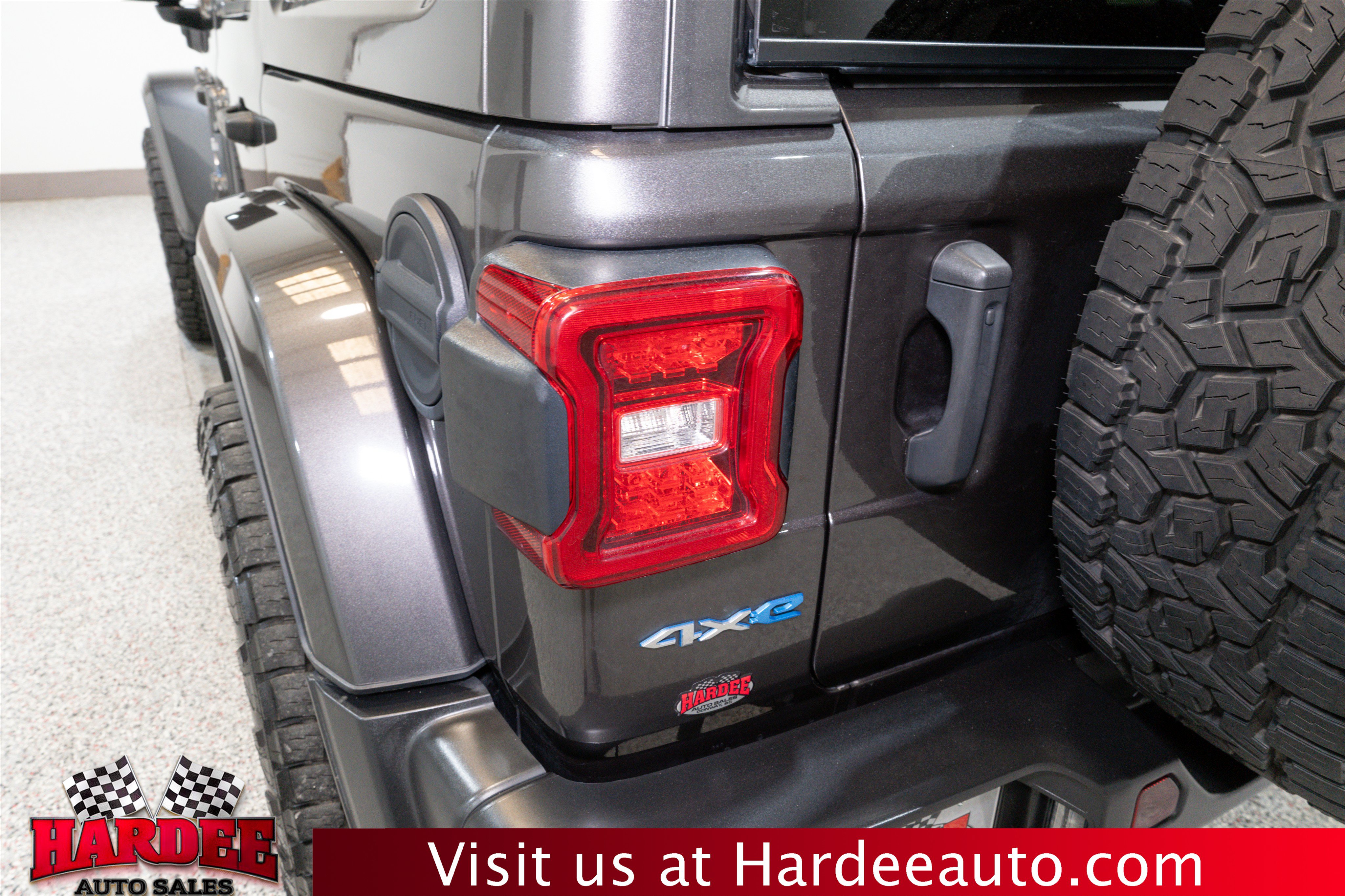 Used 2021 Jeep Wrangler Unlimited Sahara w/ Cold Weather Group AWD/4WD image 9
