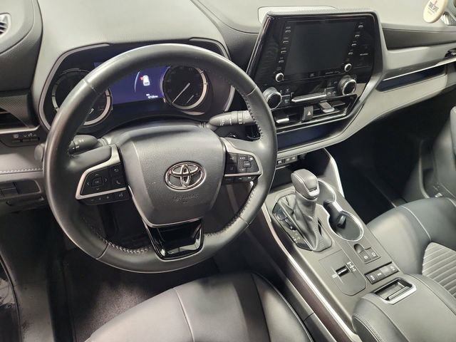 Used 2022 Toyota Highlander XSE FWD image 10