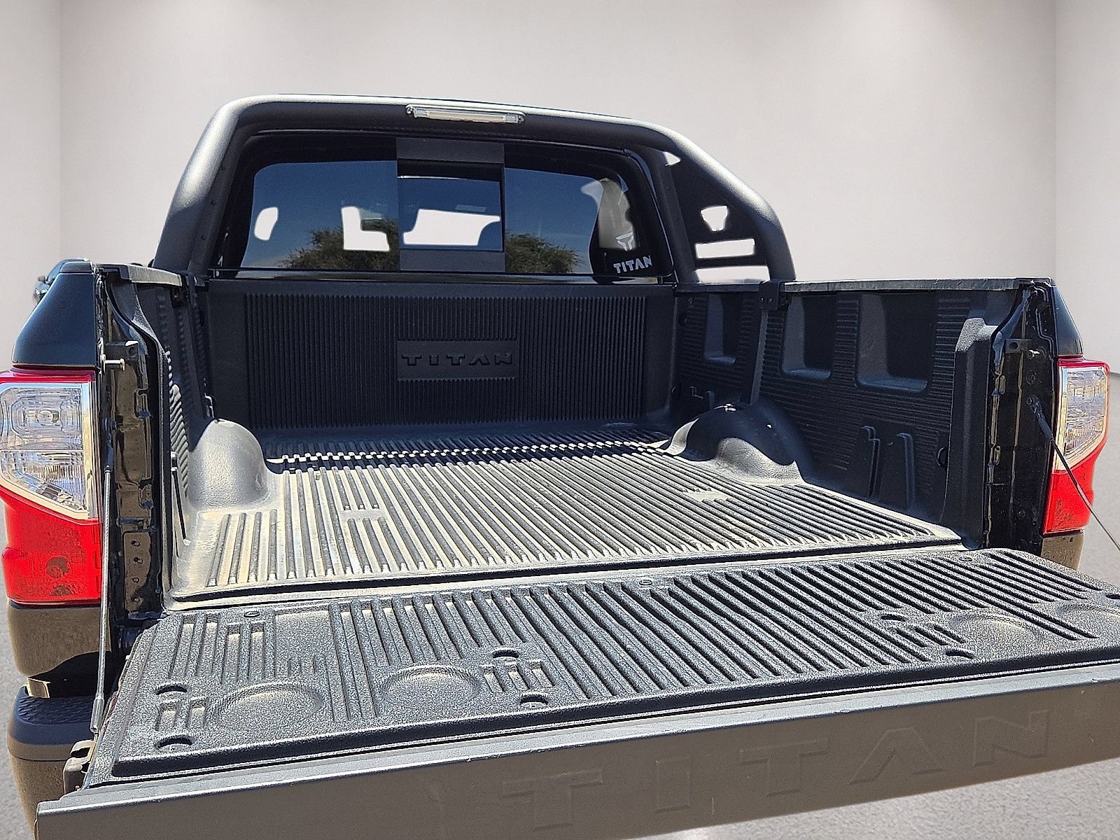 Used 2024 Nissan Titan SV w/ SV Bronze Edition Package RWD image 14