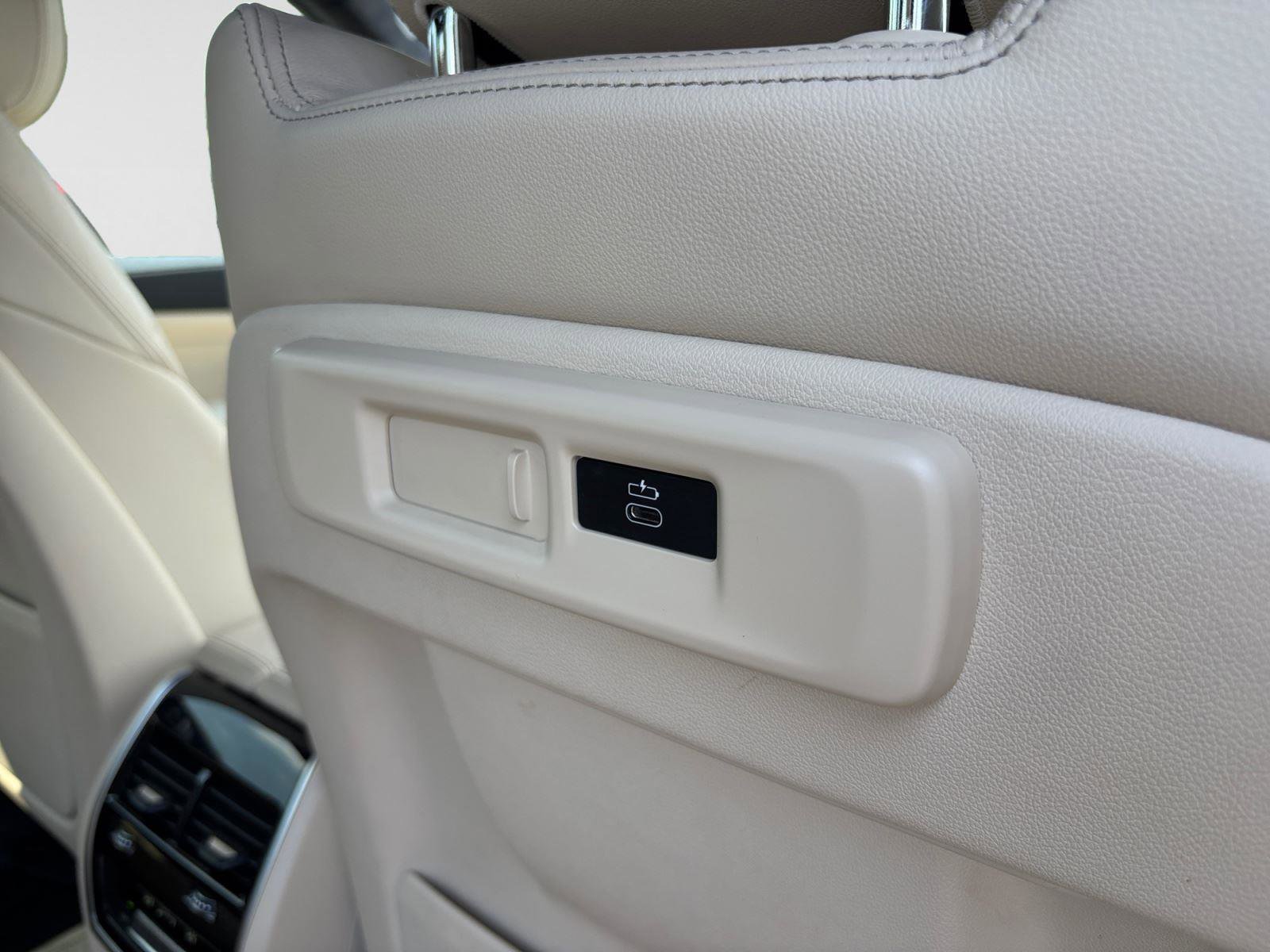 Used 2022 BMW X7 xDrive40i w/ M Sport Package AWD/4WD image 47