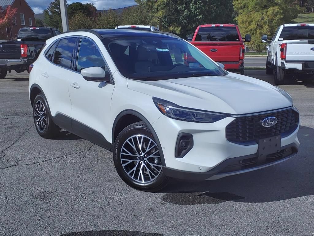Used 2024 Ford Escape SE w/ PHEV Premium Package FWD image 3