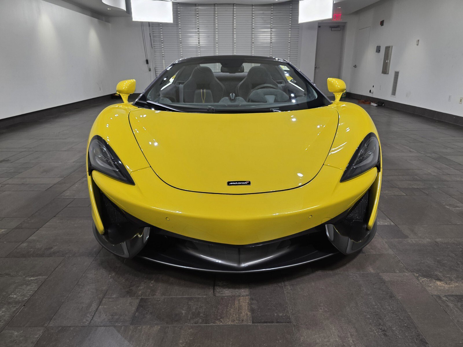Used 2018 McLaren 570S Spider image 2