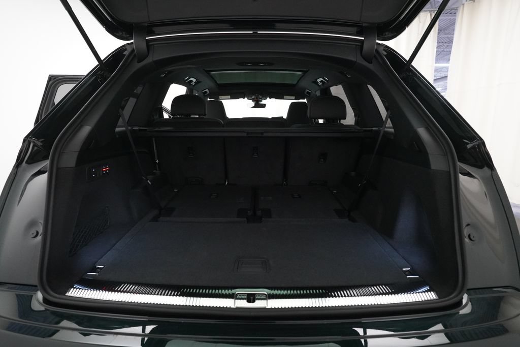 New 2026 Audi SQ7 Prestige AWD/4WD image 10