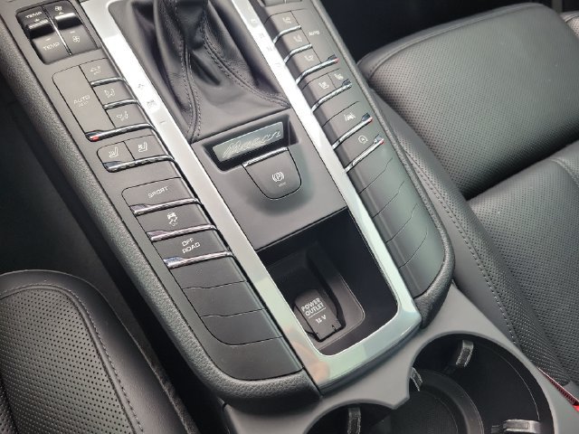 Used 2020 Porsche Macan S AWD/4WD image 23